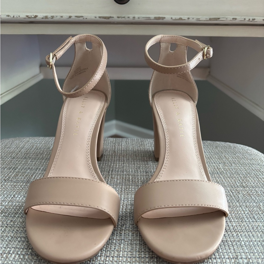 🤎 EUC Taupe Heeled Sandal